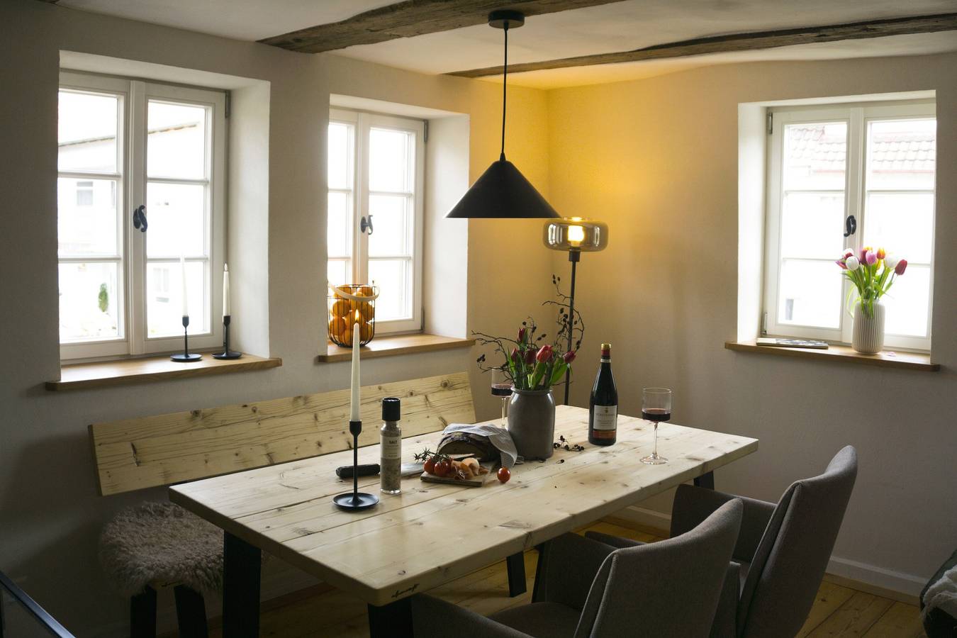 Ferienhaus im Jagsttal: Gerbertor – Urlaub im Denkmal mit Wiese und Bachlauf in Dörzbach, Taubertal