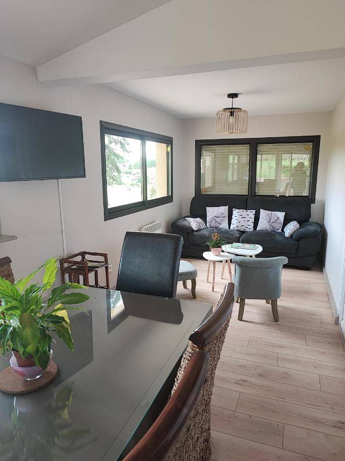 Gîte pour 6 personnes, avec vue et terrasse, animaux acceptés à Nabirat - 2