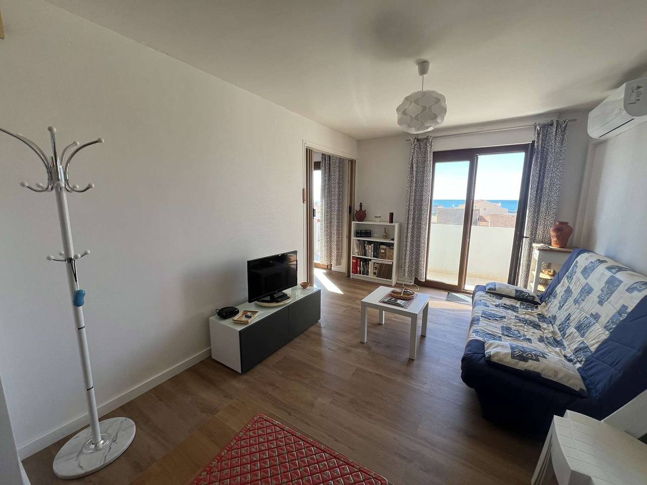 Appartement entier, T2 avec climatisation, balcon vue mer, 250m de la plage in Valras-Plage, Côte méditerranéenne (France)