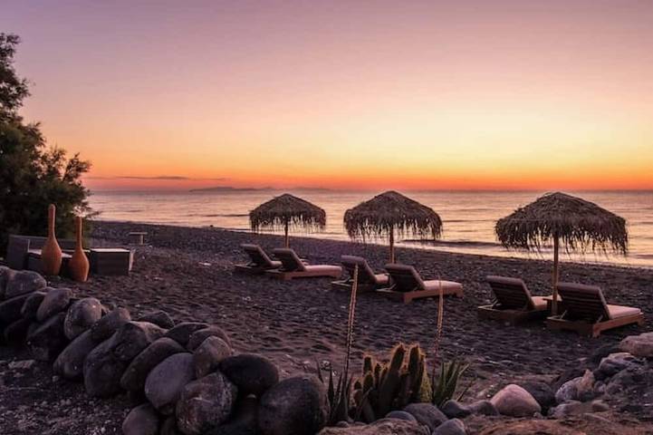 Vacation rental for 2 people, with balcony in Santorini