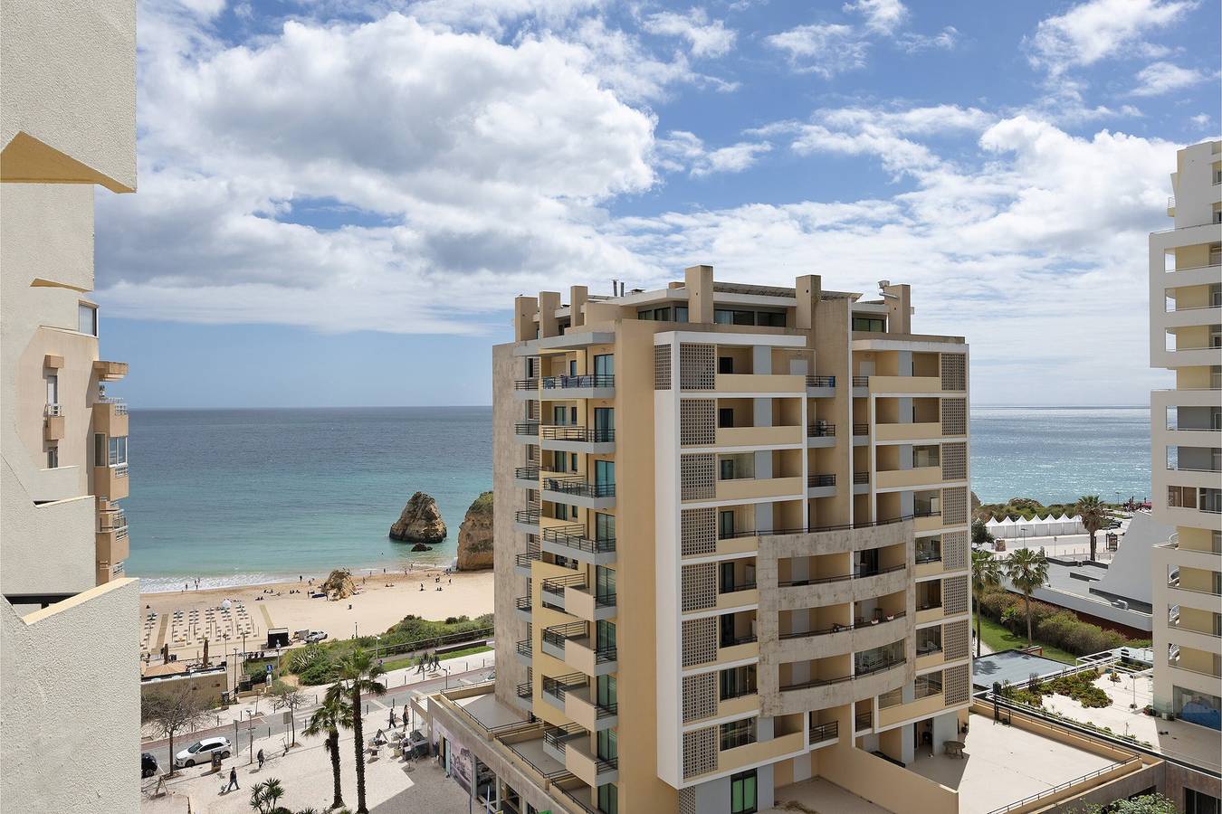 Apartamento entero, Apartamento "Casa Alegre" con vistas al mar, balcón y Wi-Fi in Praia da Rocha, Portimão