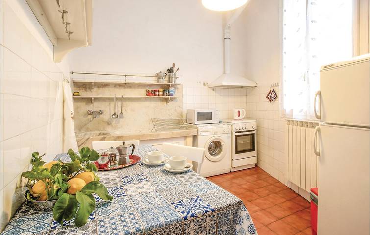 Apartamento vacacional entero, ¡Apartamento en planta baja con terraza, cocina y WiFi! in Bagni Jolanda, Moneglia