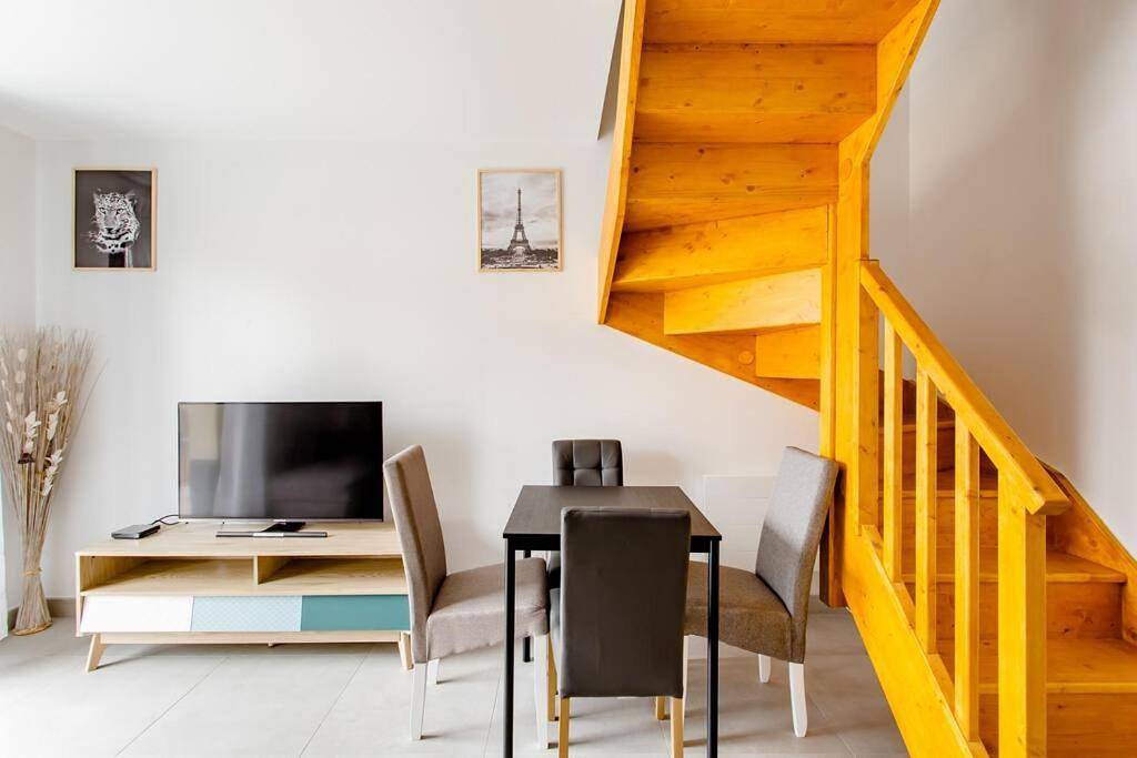 Appartement entier, Two-Bedroom Apartment in Morangis, Essonne