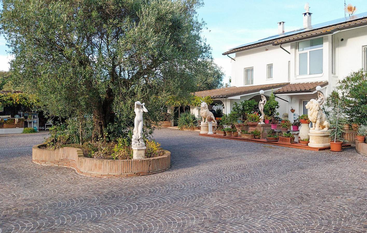 Casa de vacaciones para 25 personas con terraza in San Costanzo, Valle del Metauro