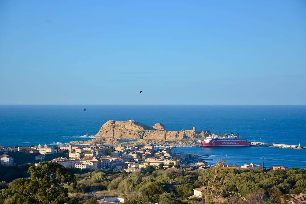 Appartement entier, L'Ile-Rousse, bel appart 4 pers., parking privé, clim et une vue mer  imprenable in Monticello, Région de Calvi