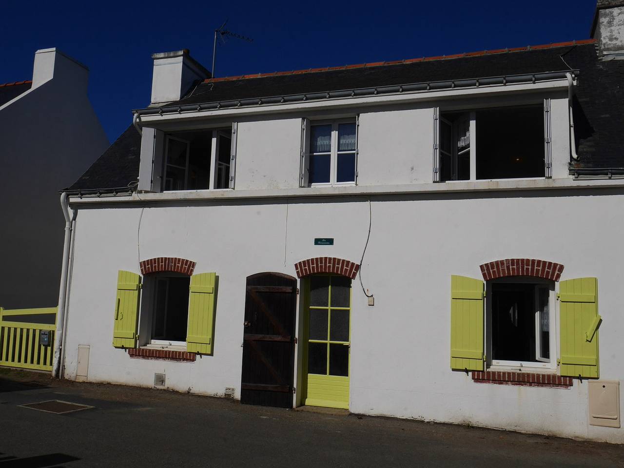 Maison cosy avec jardin, centre de Sauzon, 200m du port, 3 chambres, Wifi, terrasse et barbecue in Sauzon, Côte des Mégalithes
