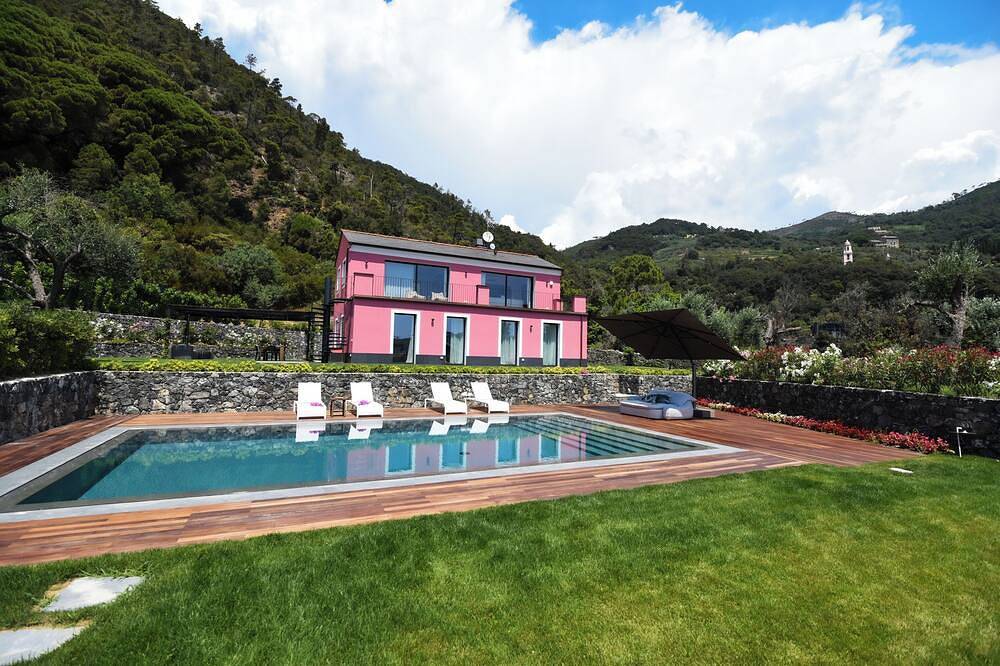 Villa al Cio, oasis with pool and tennis court a stone throw from Cinque Terre in Bonassola, Riviera di Levante