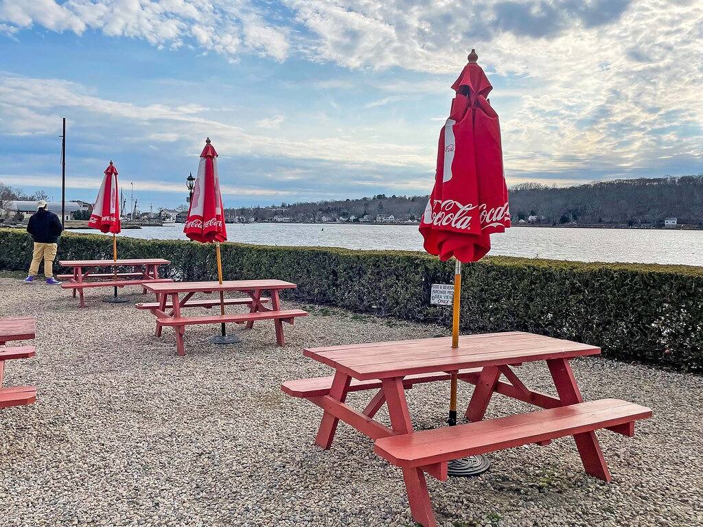 Gorgeous Mystic Vacation Home with Indoor Pool. 4 min walk to drawbridge in Mystic, Connecticut