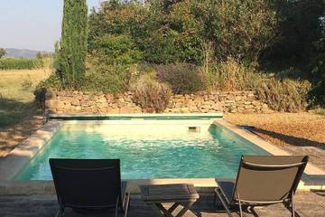Gîte pour 4 personnes, avec jardin et terrasse à Pertuis