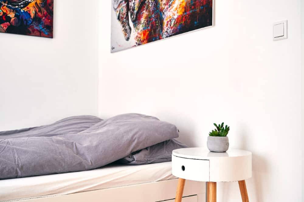 Entire apartment, A new apartment with an underground parking at a Centralized and trendy area. in Mitte Berlin, Berlin