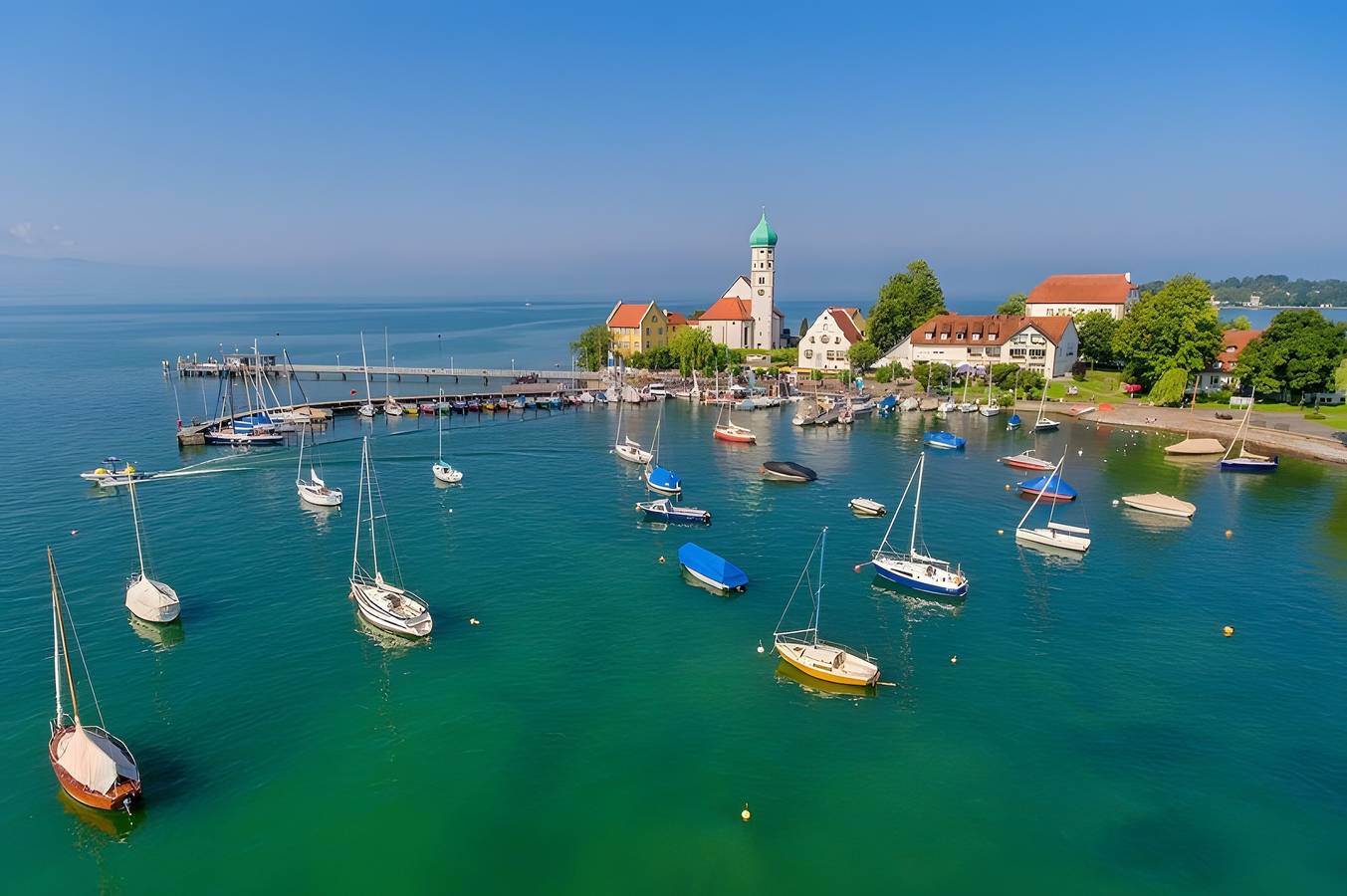 Ganze Wohnung, Ferienwohnung 2, 100qm, 2 Schlafzimmer, 1 Wohn-/Schlafzimmer, max. 6 Personen in Wasserburg (Bodensee), Bayerisch Schwaben