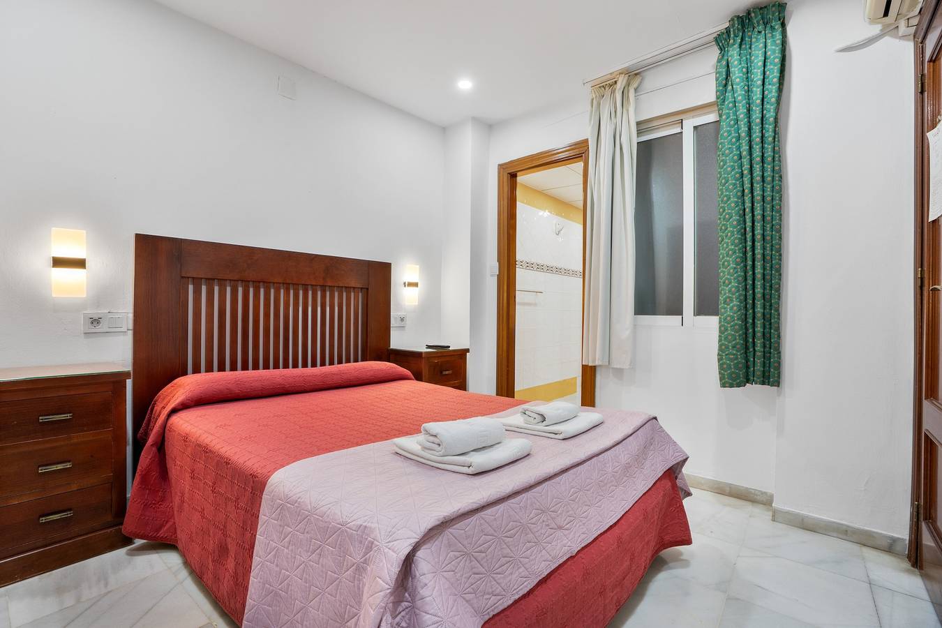 Kamer 'Habitación 103' met wifi en airconditioning in Granada, Granada Provincie