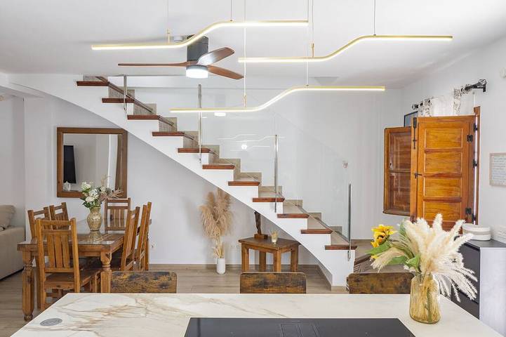 Casa rural para 8 personas, con balcón y jardín en Ojén