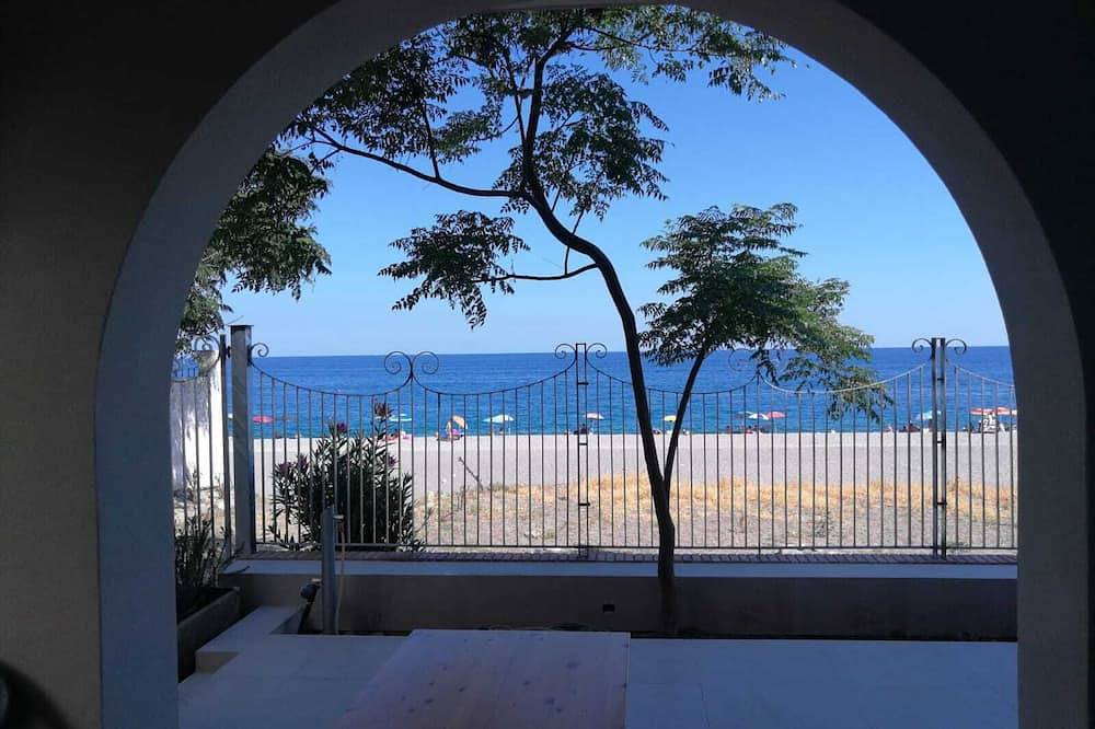 Villa by the sea, perfect for families in Fondachello, Catania Province
