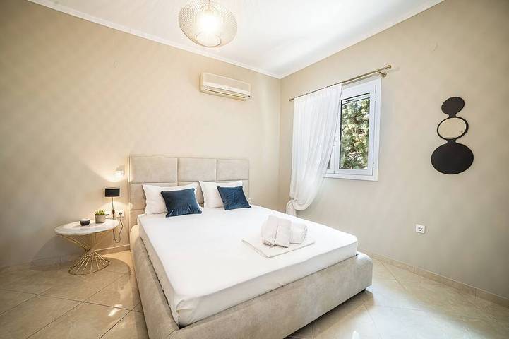 Villa con piscina privada y vistas al mar in Lithakia, Laganas