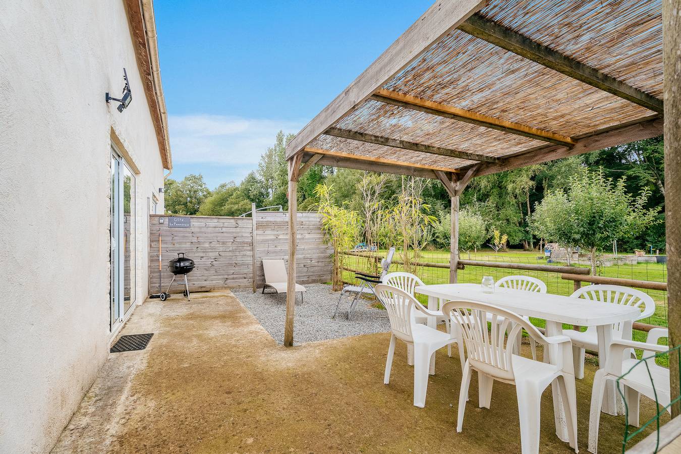 Gite La Pommeraie' avec terrasse privée in Merdrignac, Région de Dinan