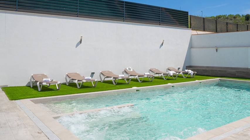 Casa rural para 20 personas, con balcón/terraza y piscina, Se admiten mascotas en Güevéjar