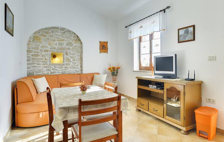 Ganze Ferienwohnung, Gemütliche Ferienwohnung mit Terrasse, WLAN und Zugang zum Strand – 1,5 km entfernt in Marčana, Südküste Istrien