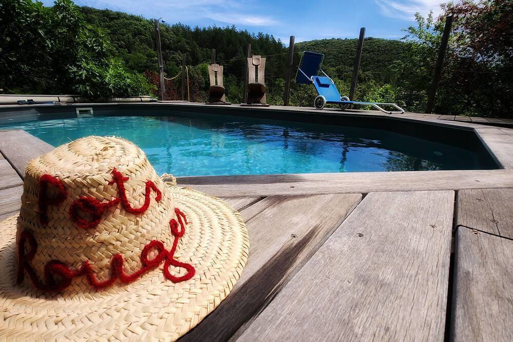 Chalet de Charme \" Pleine Nature\" Pour 2 Personnes in Saint-Hippolyte-du-Fort, Région du Vigan