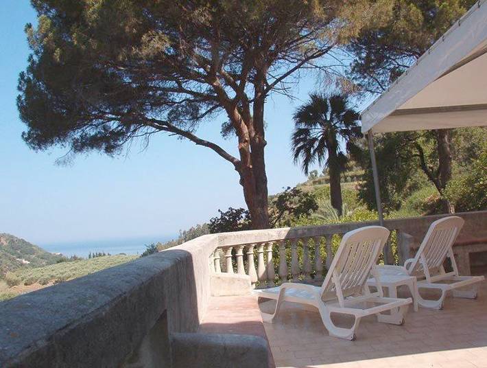 Casa vacanza per 5 persone, con Balcone e Terrazza nonché Giardino e Panorama a Piraino