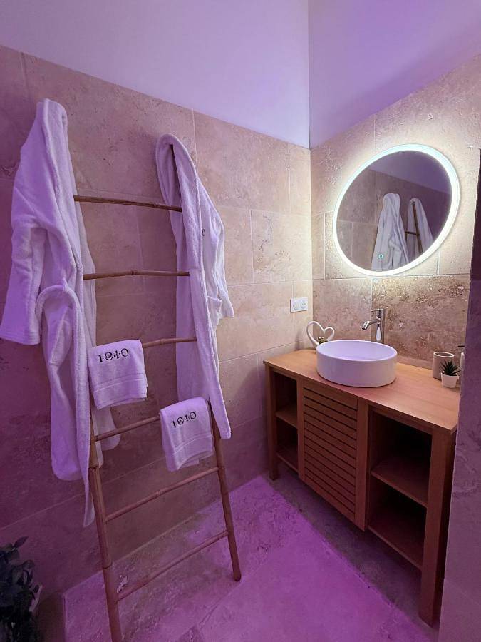 Hôtel pour 2 personnes, avec jacuzzi ainsi que terrasse et jardin à Bezouce - 4