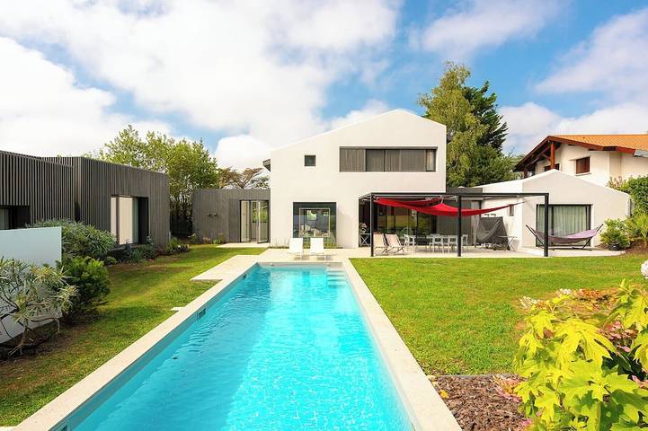 Villa for 12 people, with garden in Biarritz