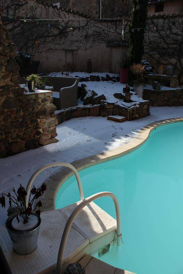 Location de vacances pour 8 personnes, avec jardin et piscine à Villerest - 3
