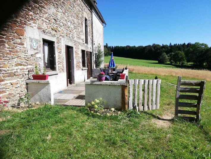 Location de vacances pour 6 personnes, avec Terrasse ainsi que Jardin et Vue à Prondines