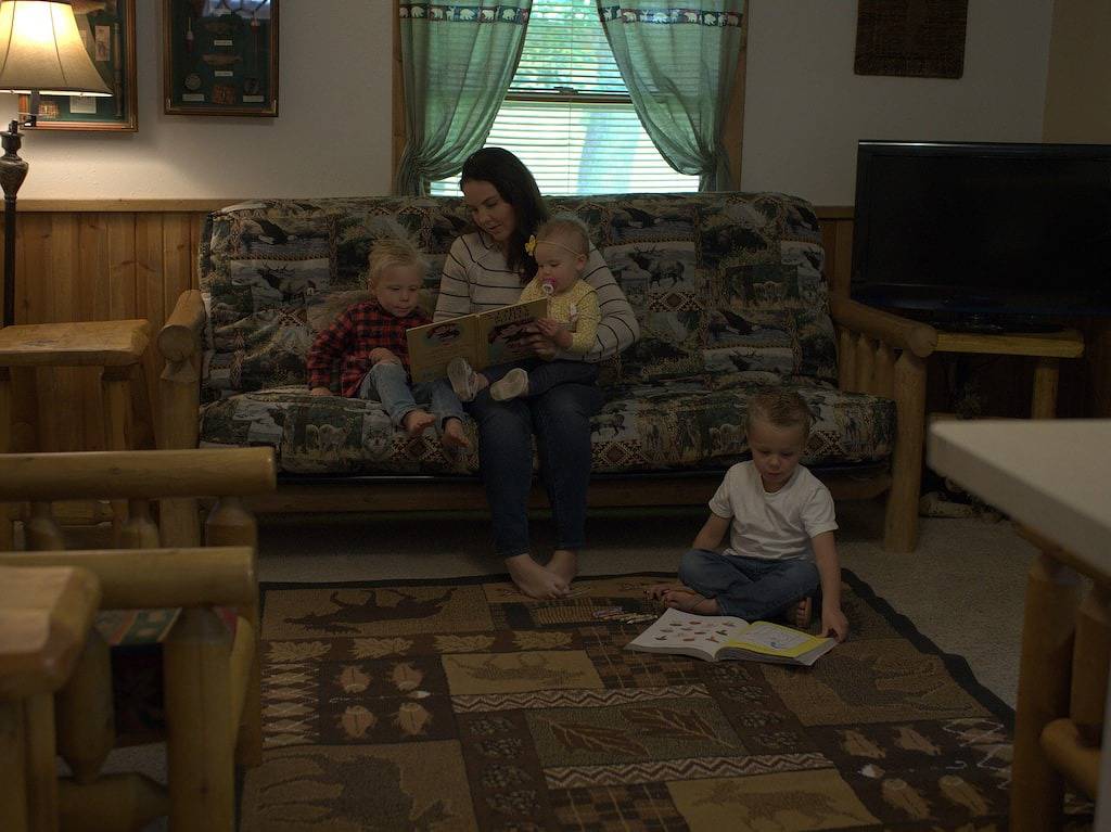 Country Feel - In Town Appeal Cottage - In Rapid City On Canyon Lake Thirty Minutes from Mt Rushmore in Rapid City, Black Hills