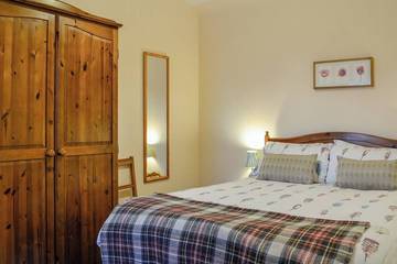 Log Cabin for 2 People in Pitlochry, Cairngorms National Park, Photo 1
