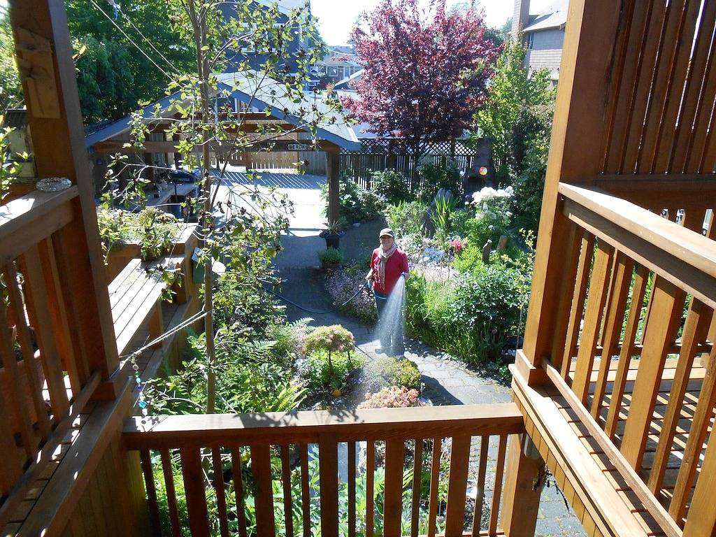 Vacation Rental for 6 Guests in Alki Beach, Seattle