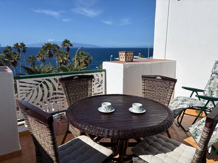 Holiday Home "Casa Laly" with Sea View, Private Terrace and Wi-Fi in Sueno Azul, Adeje