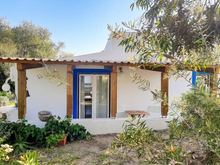 Apartamento estúdio para 5 pessoas, com piscina e jardim em Santiago do Cacém