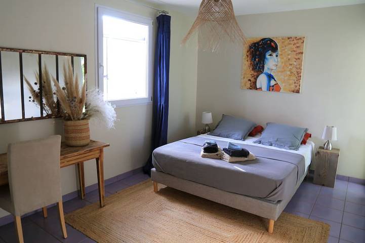 Location de vacances pour 6 personnes, avec terrasse et jardin à Montréal (Rhône-Alpes) - 4