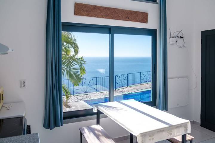 Gîte pour 2 personnes, avec piscine et jardin, animaux acceptés à Calheta - 2