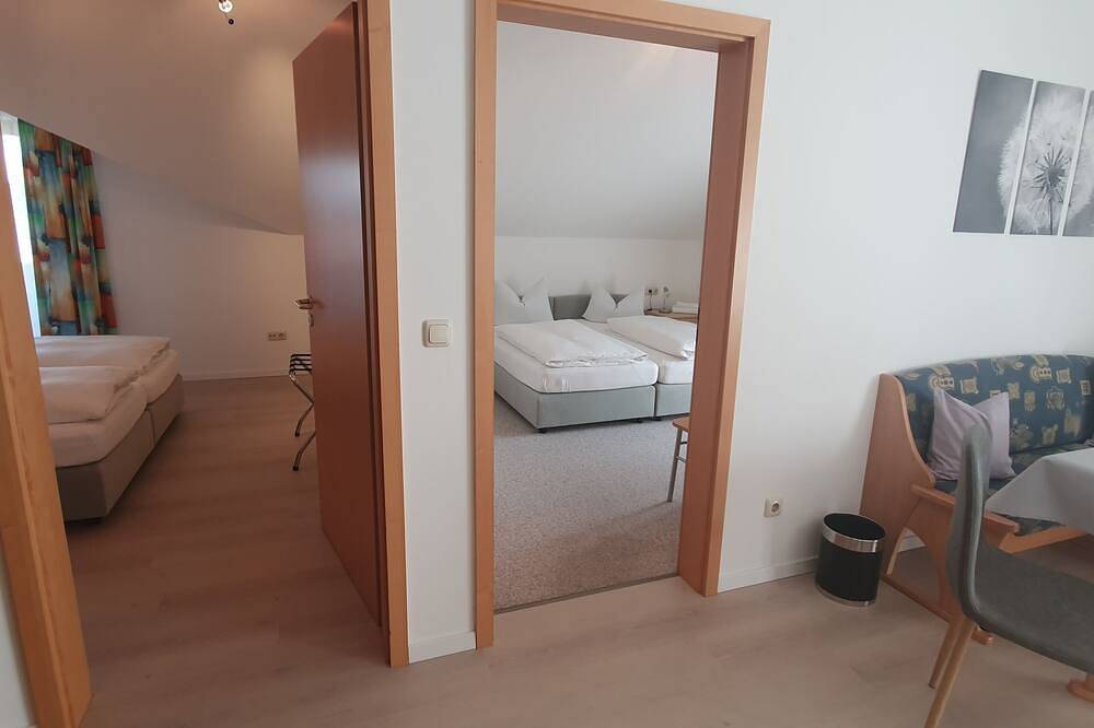 Ganze Wohnung, Ferienwohnung mit Südbalkon, 54 qm in Seeon, Seebruck