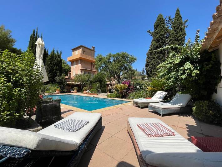 Villa für 2 Personen, mit Terrasse und Garten sowie Pool und Ausblick
