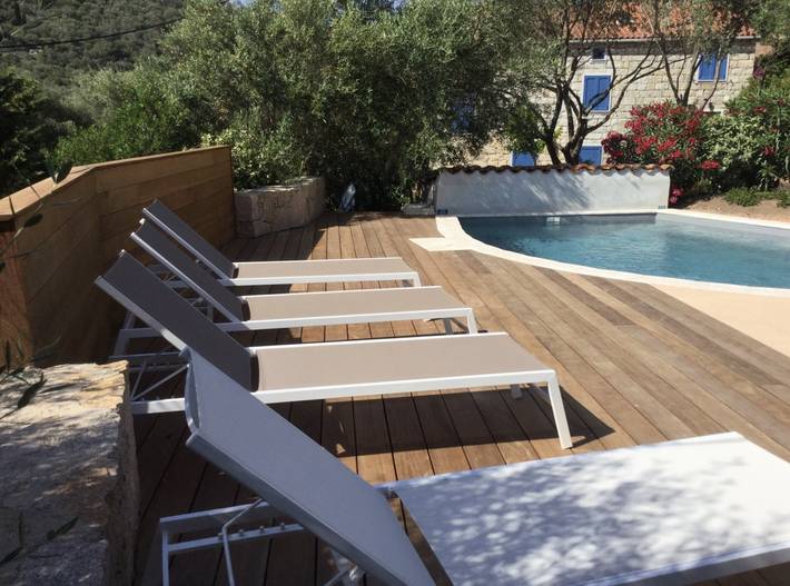 Gîte pour 10 personnes, avec balcon ainsi que jardin et piscine