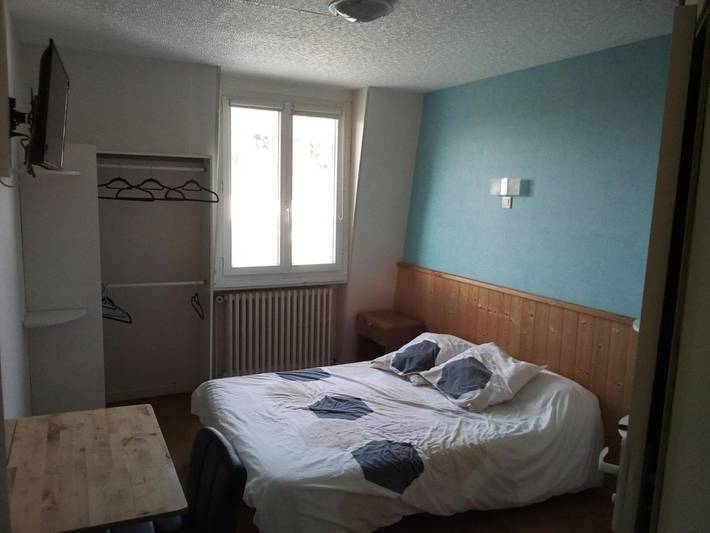 Hôtel pour 2 personnes, avec vue sur le lac et terrasse, animaux acceptés à La Tour-d'Auvergne - 3