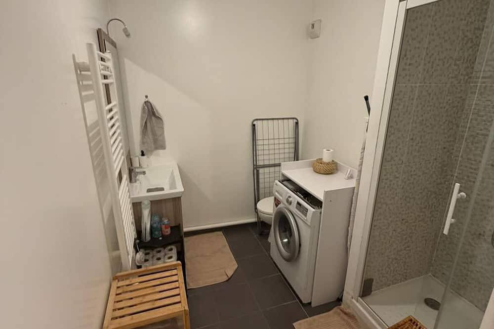 Apartamento entero, 2-room apartment ideally located: walk to the train station/Villepinte/Cdg/Paris exhibition center in Aulnay-sous-Bois, Sena-Saint Denis