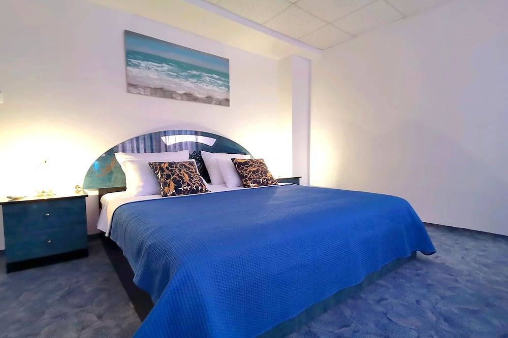 Ganze Wohnung, Apartman Andy 4 * - 140m2 In und 130m2 Out, 6 + 2 Personen in Imotski, Makarska Riviera