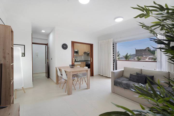 Apartamento entero, Apartamento de vacaciones 'Apartamento Opuntia' con vistas a la montaña, balcón y Wi-Fi in Los Frontones, La Orotava