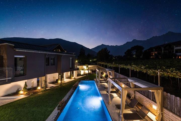 Appart’hôtel pour 3 personnes, avec sauna et vue ainsi que jardin et piscine, animaux acceptés