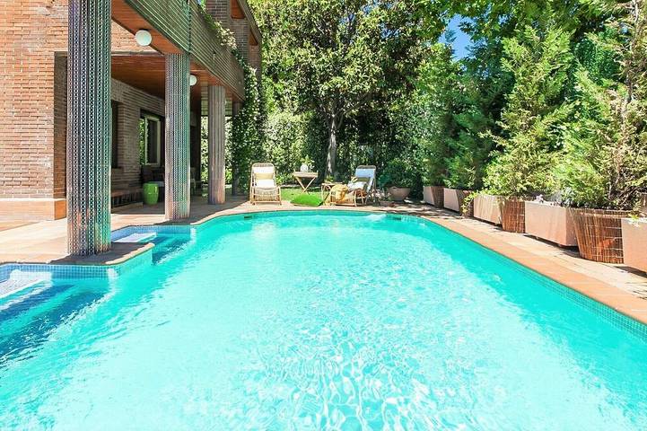 Holiday rental for 10 people, with hot tub and balcony as well as garden in Madrid