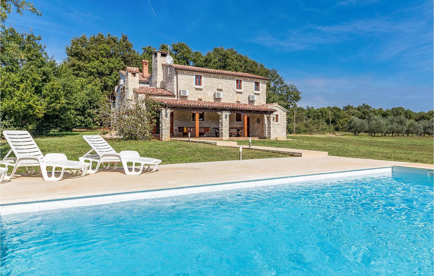 Geräumige 2-Zimmer-Wohnung mit Pool, in der Nähe des Stadtzentrums von Muntic in Muntic, Südküste Istrien