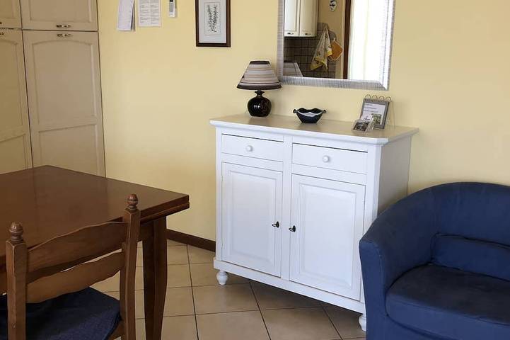 Appartamento intero, App. Margherita con piscina -immerso nel verde per vacanze in pieno relax in Roè Volciano, Prealpi Gardesane