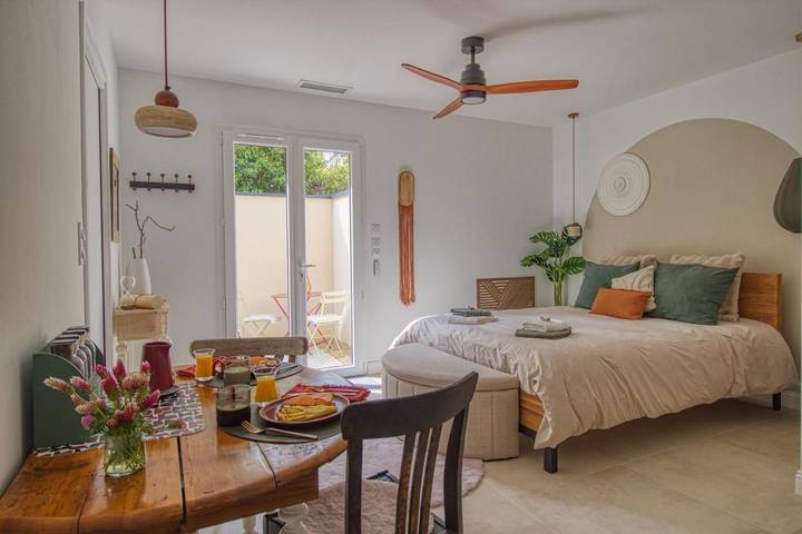 Chambre d’hôte pour 2 personnes, avec terrasse ainsi que vue et jardin - 1