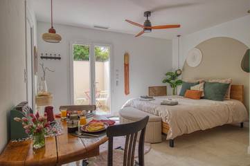 Chambre d’hôte pour 2 personnes, avec terrasse ainsi que vue et jardin dans Saussenac
