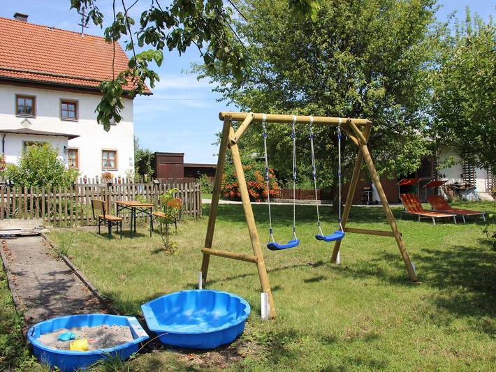 Ferienhaus Stockmeier - Ferienhaus, 4 Schlafzimmer, 2 Etagen, Terrasse, 100 qm in Waging am See, Rupertiwinkel