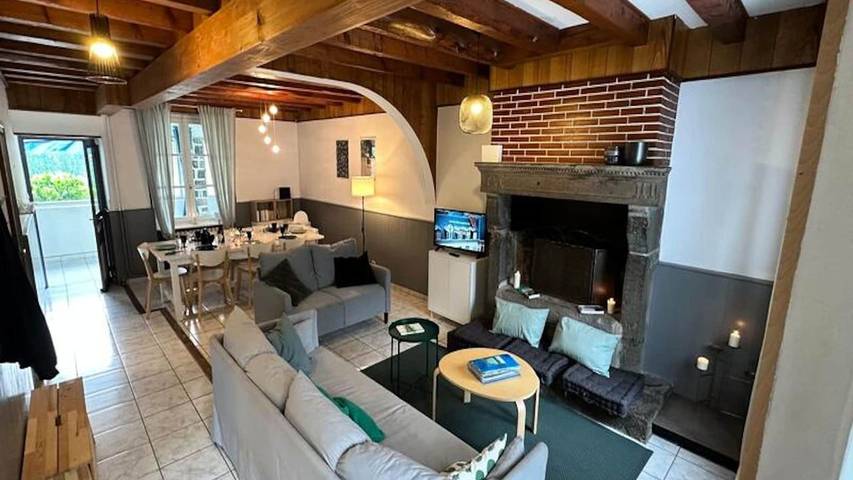 Gîte pour 9 personnes, avec jardin dans Gare De La Bourboule